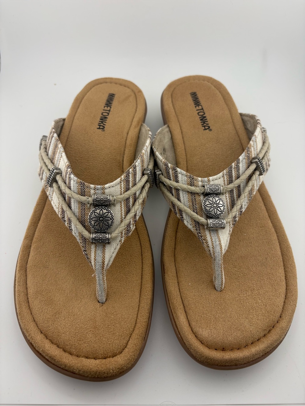 New Minnetonka Women’s 10 Silverthorne Tan Wedge Sandals Plaid Fabric